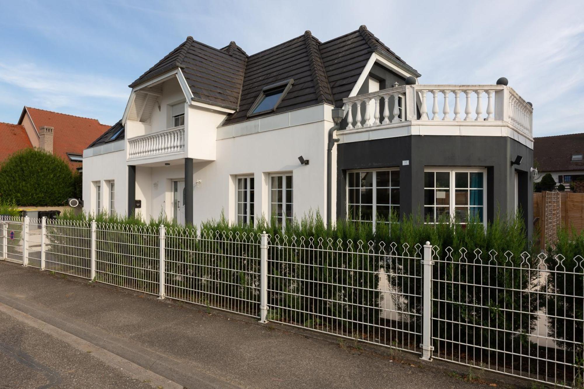 Gites Spa Strasbourg - Villa Ours - Spa Prive, Sauna, Borne D'Arcade, Babyfoot Ittenheim Exterior photo