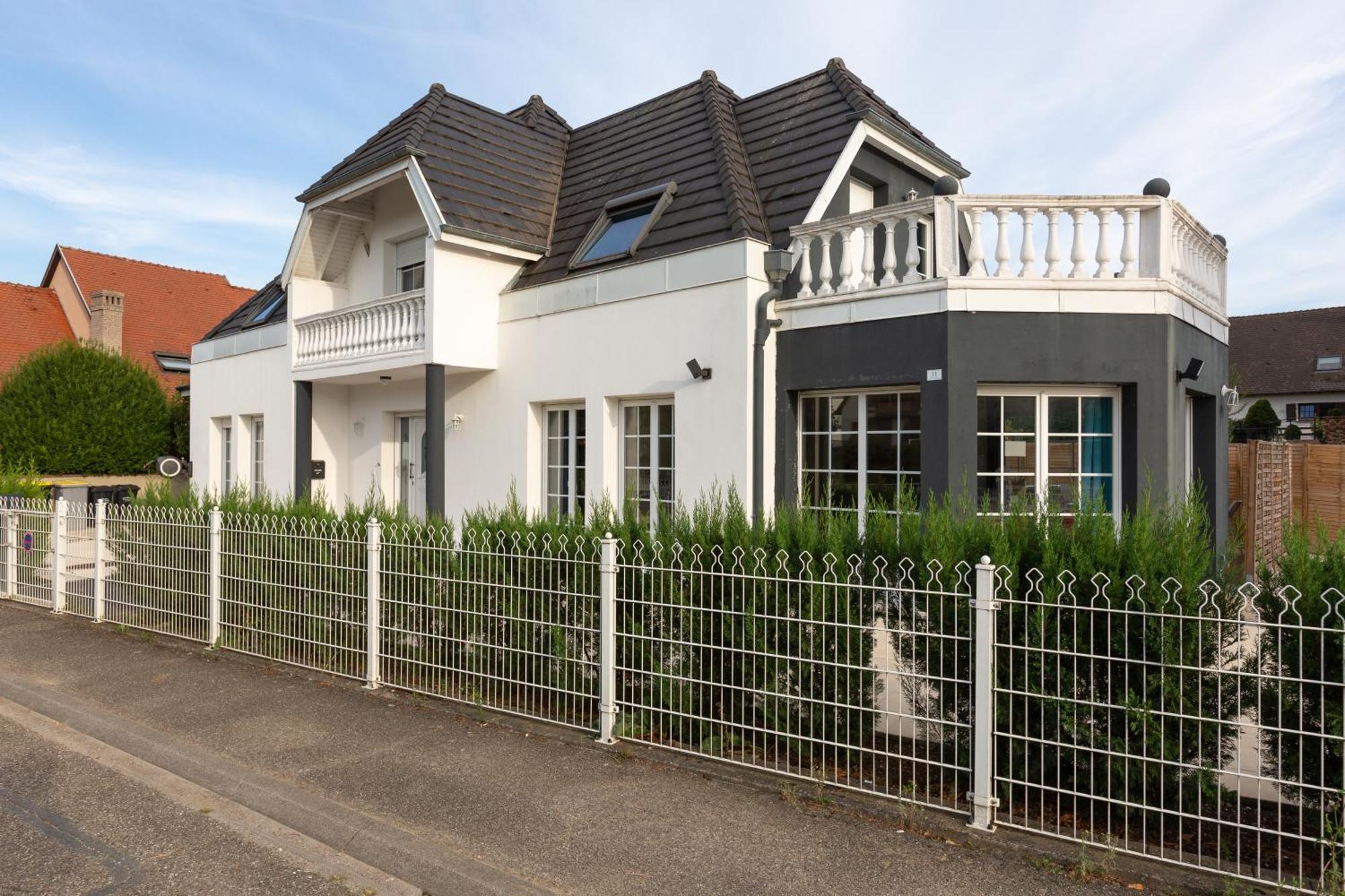 Gites Spa Strasbourg - Villa Ours - Spa Prive, Sauna, Borne D'Arcade, Babyfoot Ittenheim Exterior photo