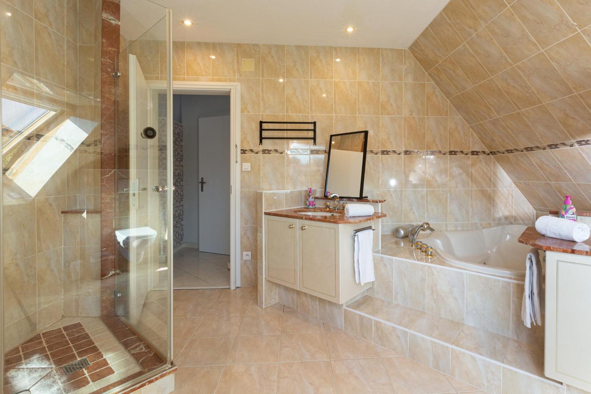 Gites Spa Strasbourg - Villa Ours - Spa Prive, Sauna, Borne D'Arcade, Babyfoot Ittenheim Exterior photo