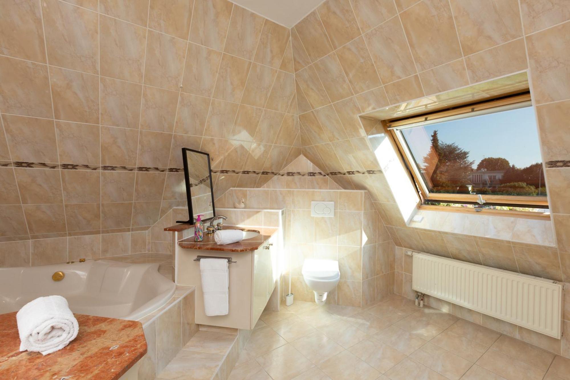 Gites Spa Strasbourg - Villa Ours - Spa Prive, Sauna, Borne D'Arcade, Babyfoot Ittenheim Exterior photo