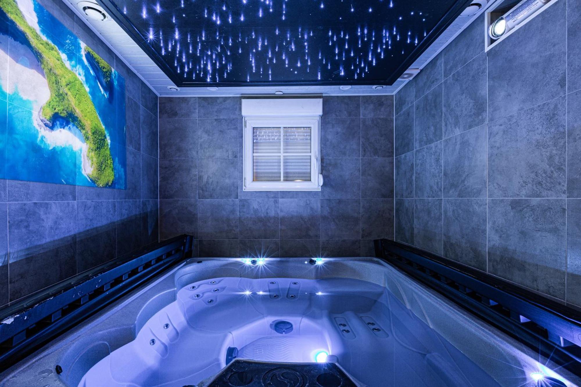 Gites Spa Strasbourg - Villa Ours - Spa Prive, Sauna, Borne D'Arcade, Babyfoot Ittenheim Exterior photo